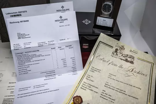 Patek Philippe 5713 very rare Nautilus sealed Diamond Bezel Whitegold photo 9