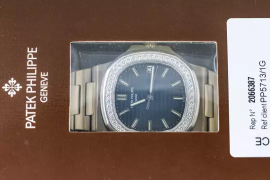 Patek Philippe 5713 very rare Nautilus sealed Diamond Bezel Whitegold photo 10