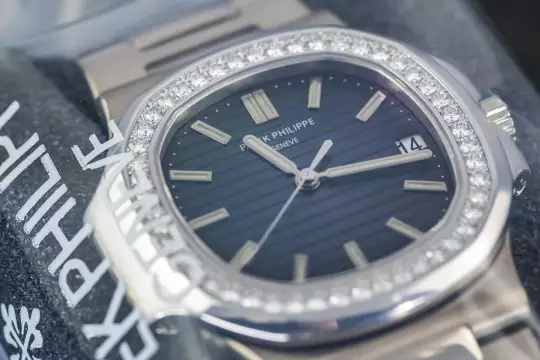 Patek Philippe 5713 very rare Nautilus sealed Diamond Bezel Whitegold photo 11