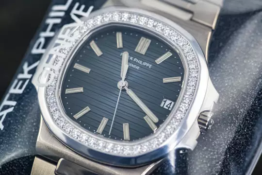 Patek Philippe 5713 very rare Nautilus sealed Diamond Bezel Whitegold photo 12