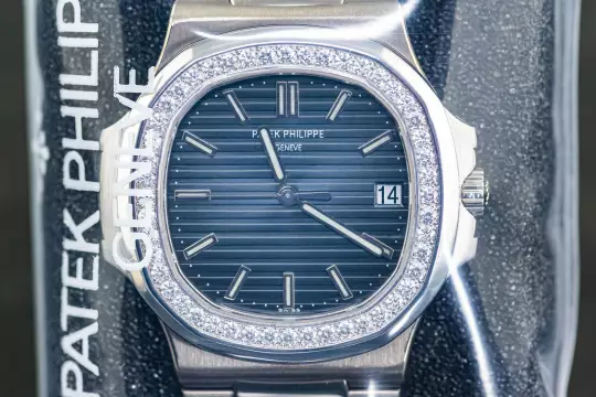 Patek Philippe 5713 very rare Nautilus sealed Diamond Bezel Whitegold photo 13