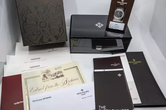 Patek Philippe 5713 very rare Nautilus sealed Diamond Bezel Whitegold photo 14