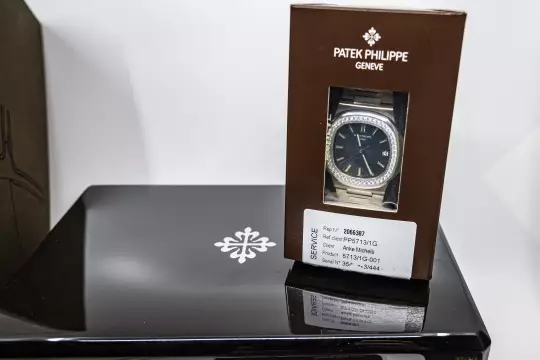 Patek Philippe 5713 very rare Nautilus sealed Diamond Bezel Whitegold photo 15