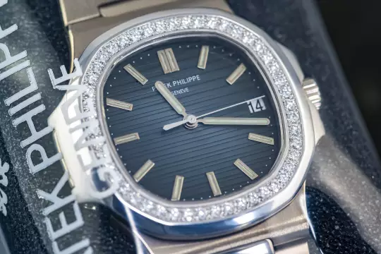 Patek Philippe 5713 very rare Nautilus sealed Diamond Bezel Whitegold photo 16