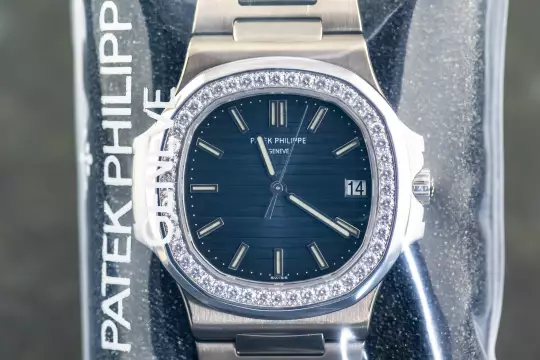 Patek Philippe 5713 very rare Nautilus sealed Diamond Bezel Whitegold photo 17