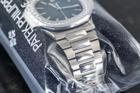 Patek Philippe 5713 very rare Nautilus sealed Diamond Bezel Whitegold photo 6