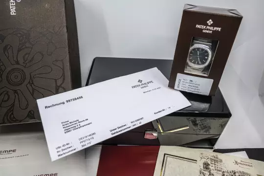 Patek Philippe 5713 very rare Nautilus sealed Diamond Bezel Whitegold photo 8