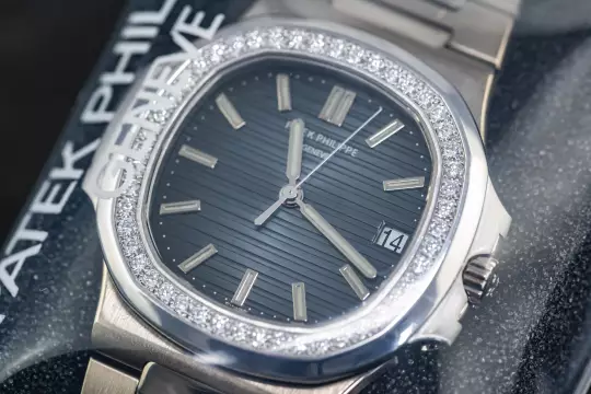 Patek Philippe 5713 very rare Nautilus sealed Diamond Bezel Whitegold photo 1