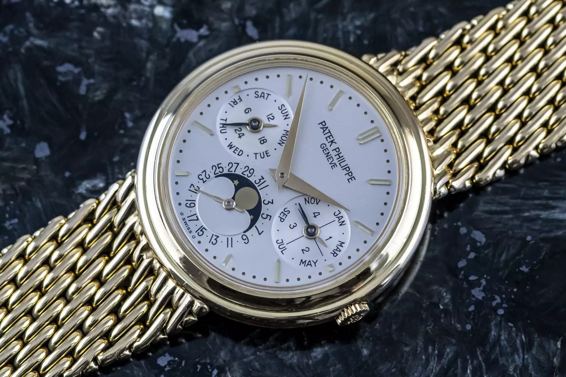 Patek Philippe 3945 Perpetual Calendar 3940 with Gold Bracelet Yellowgold