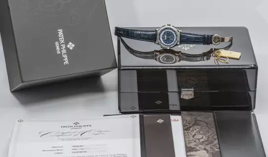 Patek Philippe 5930 Whitegold Worldtime Chronograph Full Set 2018 photo 11