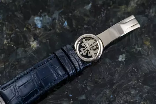 Patek Philippe 5930 Whitegold Worldtime Chronograph Full Set 2018 photo 4