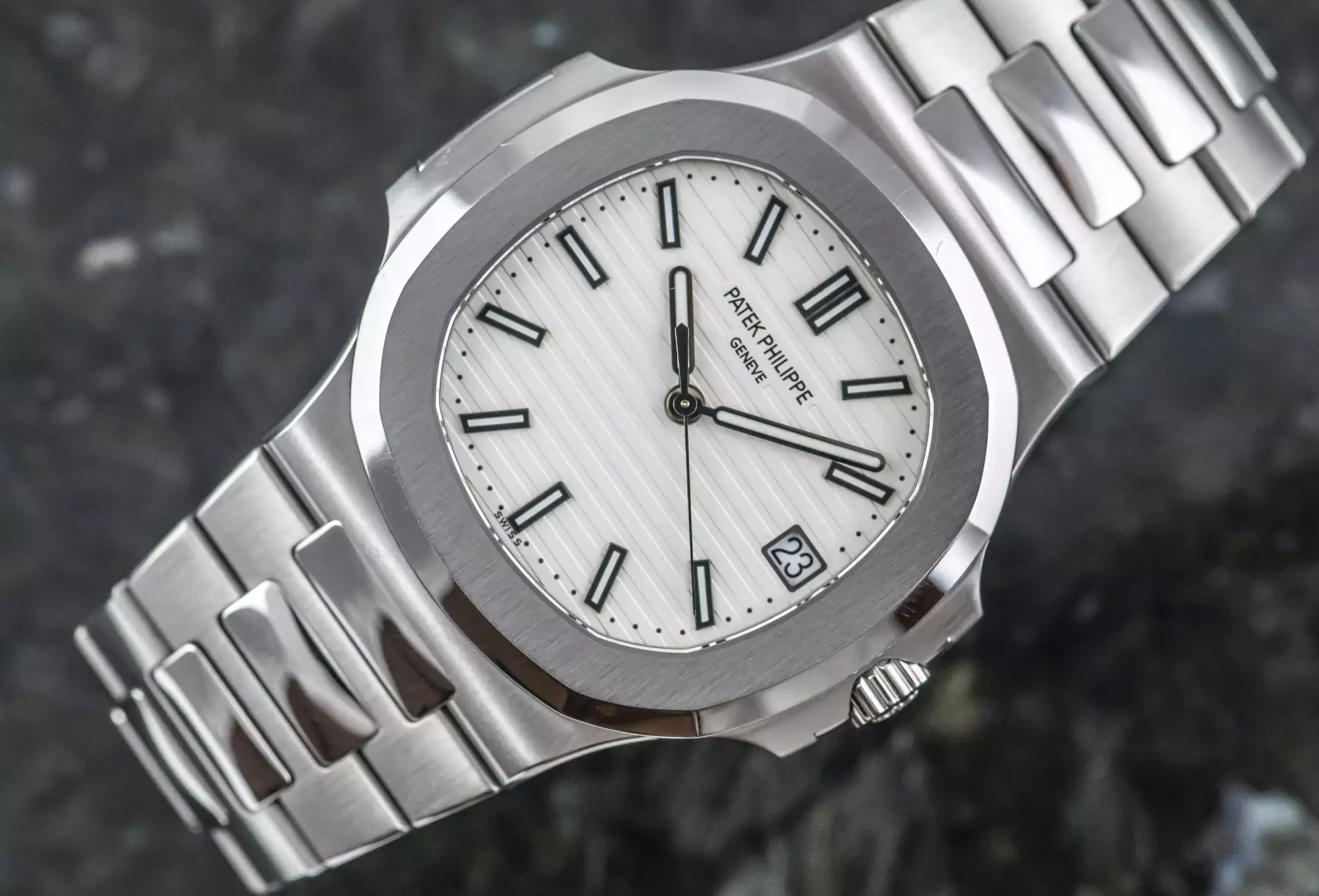 Patek Philippe 5711 white dial Nautilus calibre 26-330 Full Set 2019