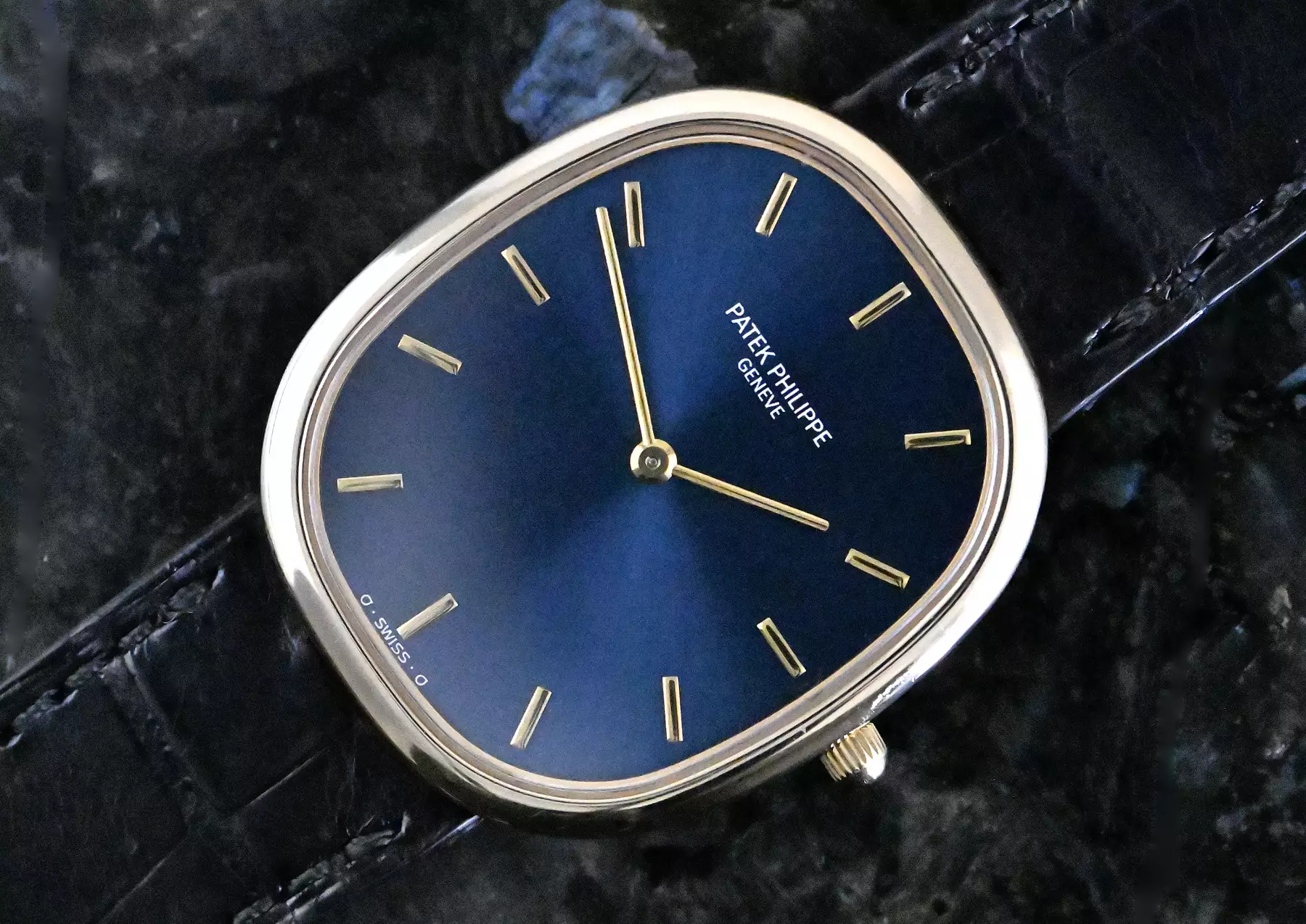 Patek Philippe 3738 Ellipse D'Or blue dial German Certificate 1993 yellow gold