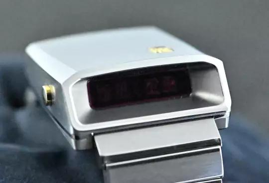 Girard Perregaux 39800-21-3199-6CM Casquette 2.0 Full Set Titanium & yellow gold photo 10