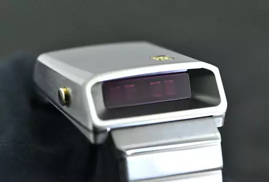 Girard Perregaux 39800-21-3199-6CM Casquette 2.0 Full Set Titanium & yellow gold photo 2