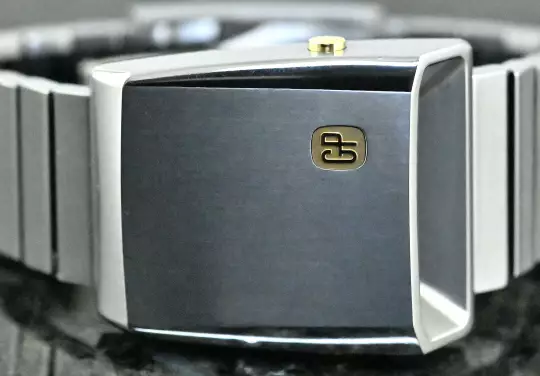 Girard Perregaux 39800-21-3199-6CM Casquette 2.0 Full Set Titanium & yellow gold photo 4