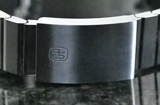 Girard Perregaux 39800-21-3199-6CM Casquette 2.0 Full Set Titanium & yellow gold photo 6